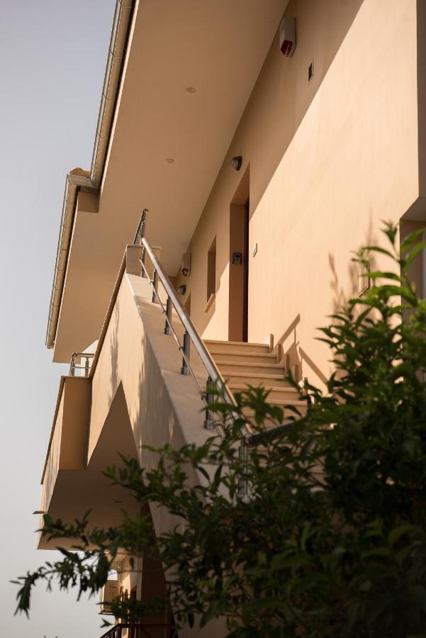 Akrotiri Sea View Suites Екстериор снимка